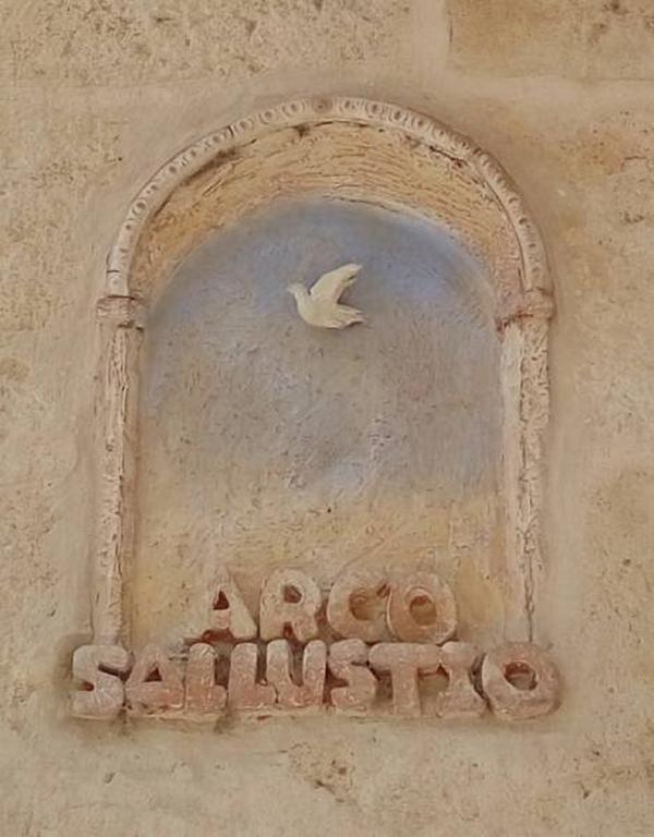 Arco Sallustio Monopoli Exterior foto